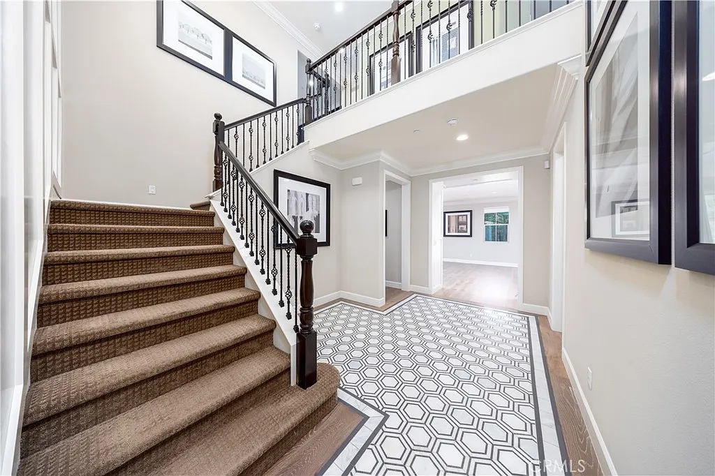5 bed, 4.5 bath, 3257 sqft, $4,350 — Photo 4