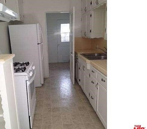 4th image of 2348 Oak St