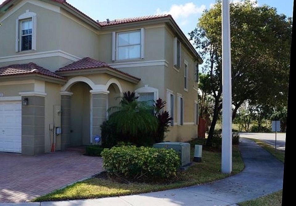 1st image of 10830 NW 78th Ter