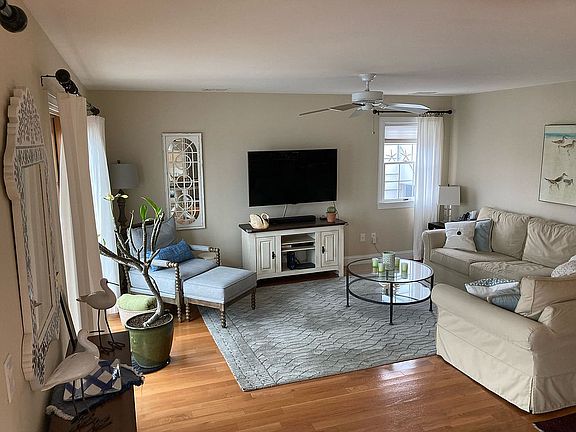 2nd image of 588 Bayview Dr