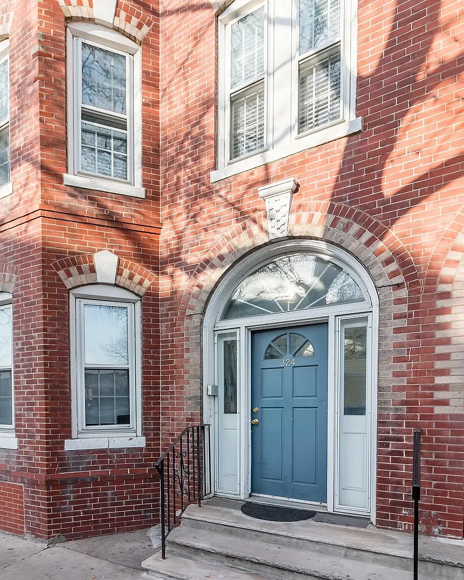 3 bed, 1200 sqft, $2,700 — Photo 1