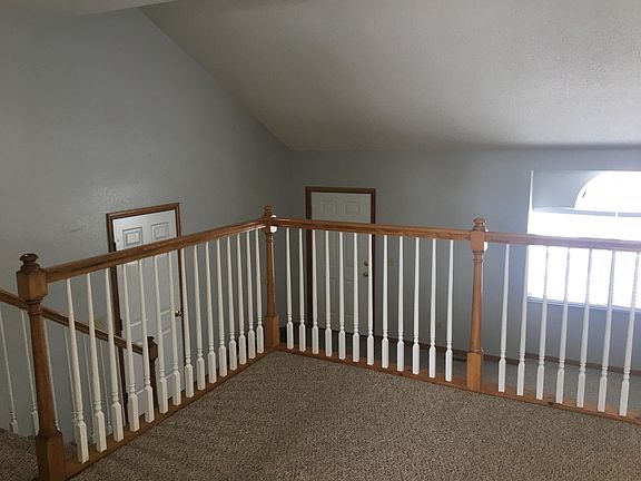 4th image of 15585 Crestwood Dr