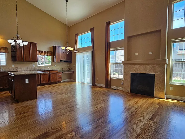 13952 E 107th Ave — Photo 3