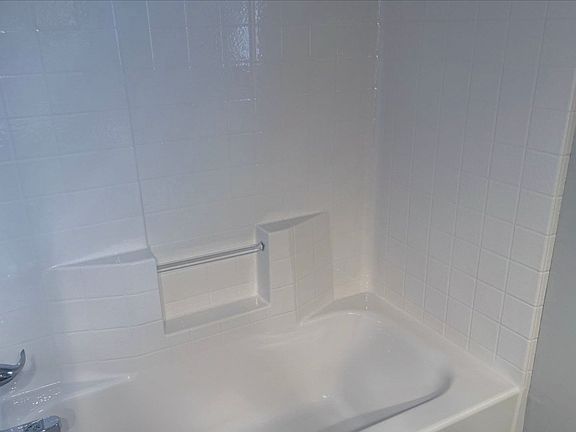 4th image of 3312 Sharon Dr