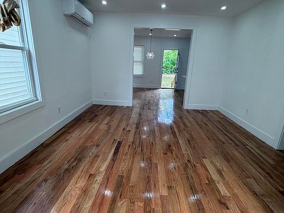 4th image of 18 Cottage Pl