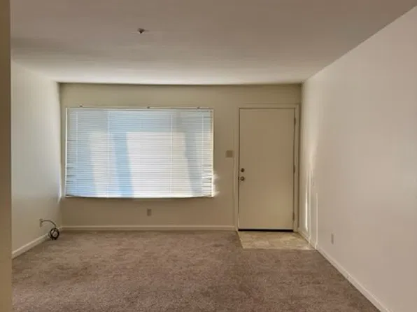 910 Santa Alicia Dr, Rohnert Park, CA 94928