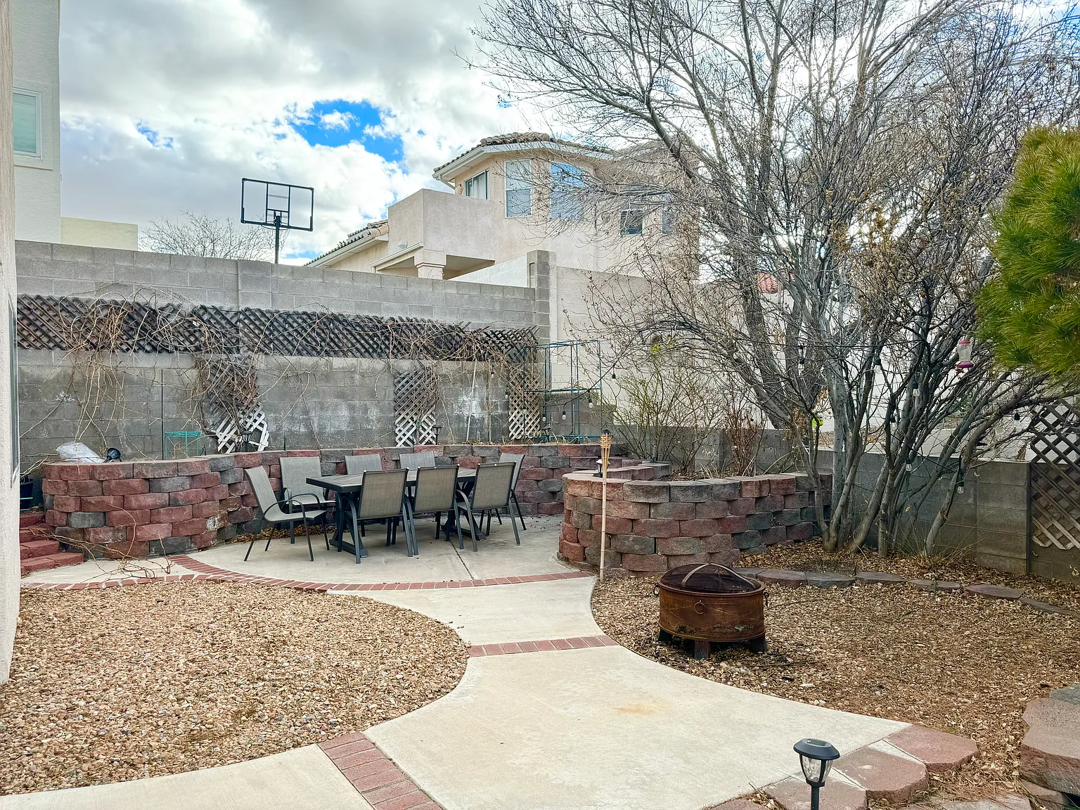 3 bed, 2322 sqft, $2,500 — Photo 2