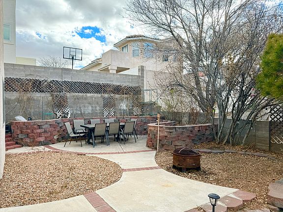 2nd image of 815 Calle Verde Dr SE