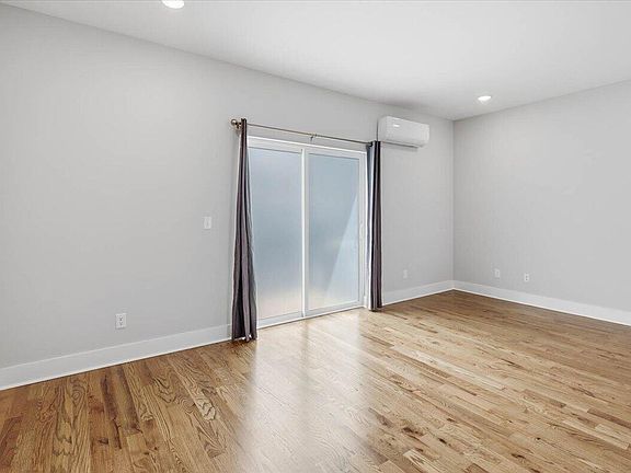 5th image of 284 W 16th St