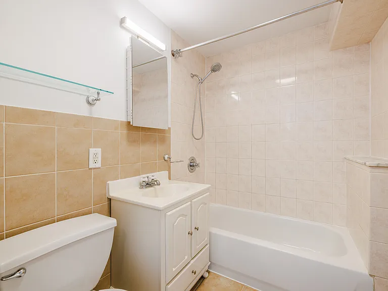 421 E 12th St #10 — Photo 6