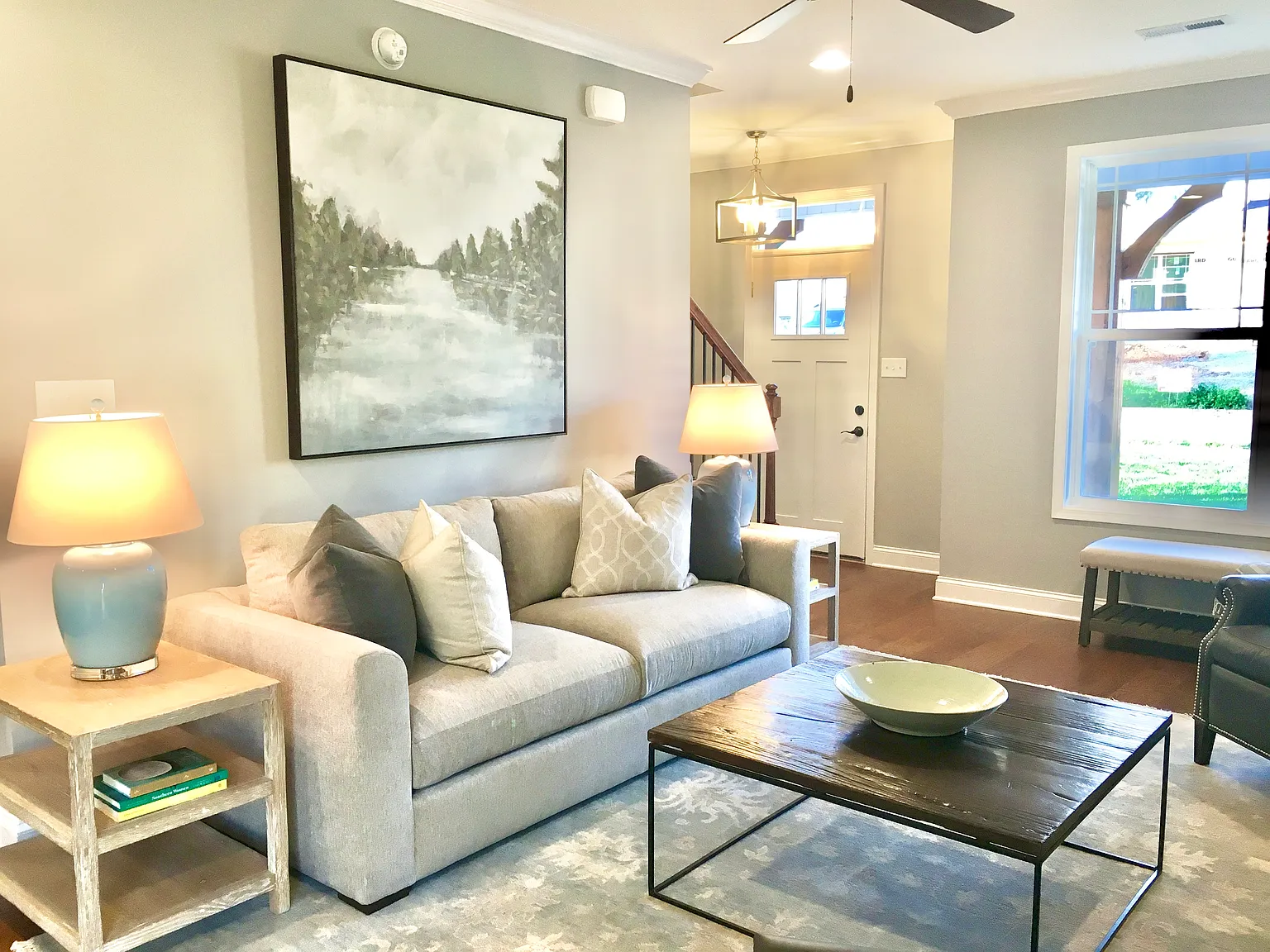 3 bed, 2.5 bath, 2300 sqft, $3,200 — Photo 2