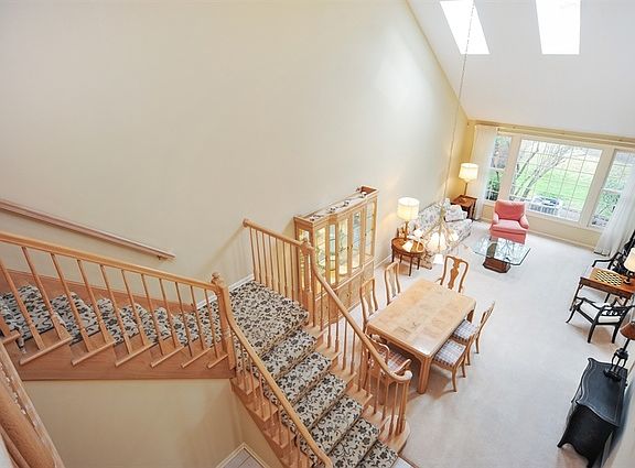 3rd image of 2064 Glenlake Dr