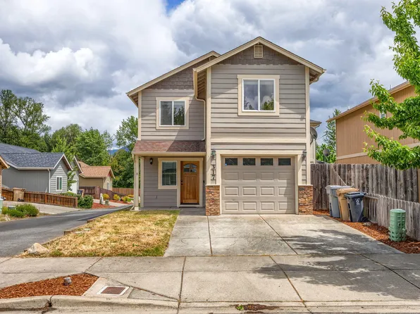317 Bayou Pl, Grants Pass, OR 97526