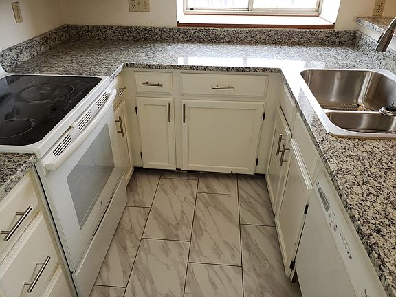 Solid surface range - modern pulls on cabinet doors