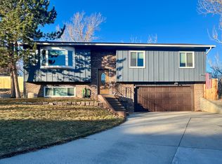 130 Mountain View Dr, Thermopolis, WY 82443