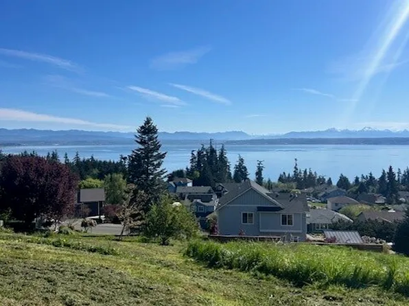 42 Lightening Way, Camano Island, WA 98282