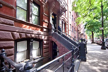 Rented by R New York