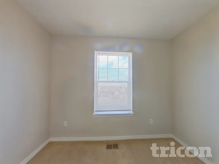 305 Calhoun Cir — Photo 12