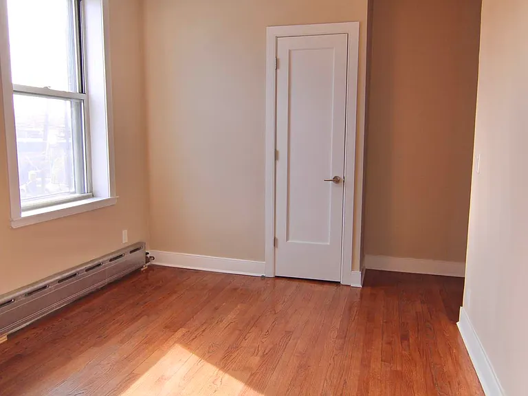 4403 31st Ave #2R — Photo 9