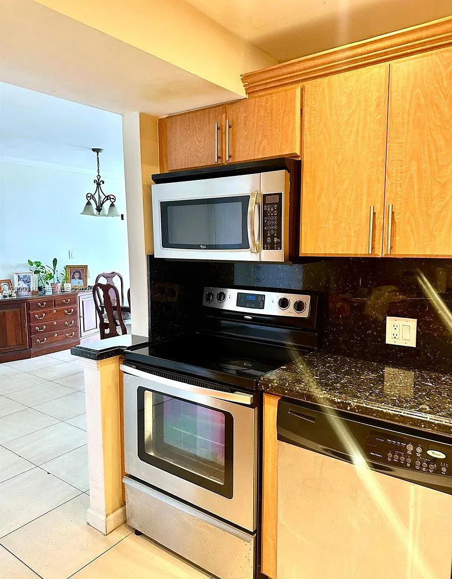 Aventura Eldorado Condo — Photo 2