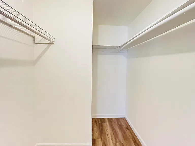 1001 W Macarthur Blvd #110 — Photo 11