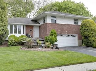 54 Marilyn Blvd, Plainview, NY 11803