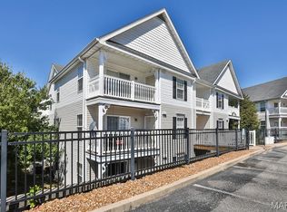 2470 Lampong Dr APT 200B, Saint Louis, MO 63125