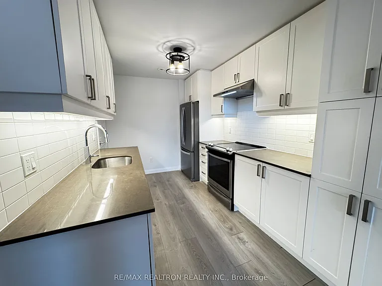 1050 Portage Pkwy #Townhouse 33 — Photo 7