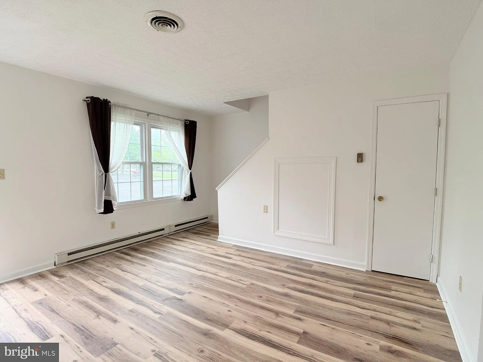 2 bed, 1.0 bath, 850 sqft, $1,700 — Photo 3