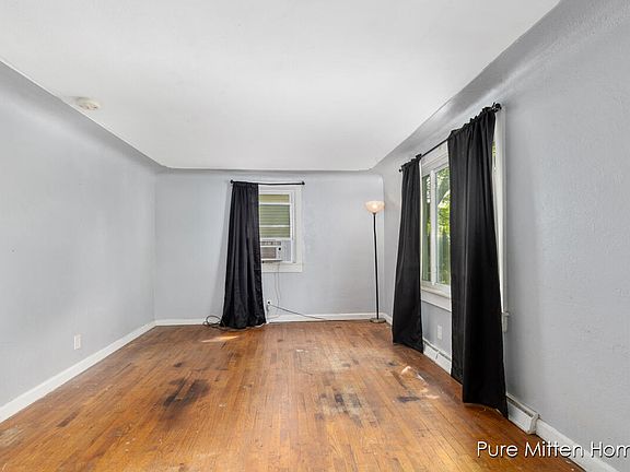 4th image of 1337 Arcadia Dr NE