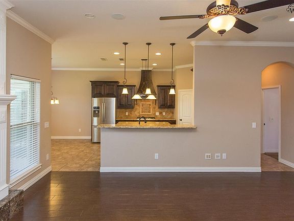 5th image of 315 Chris Dr