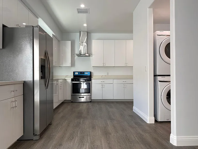 428 N Harvard Blvd — Photo 8