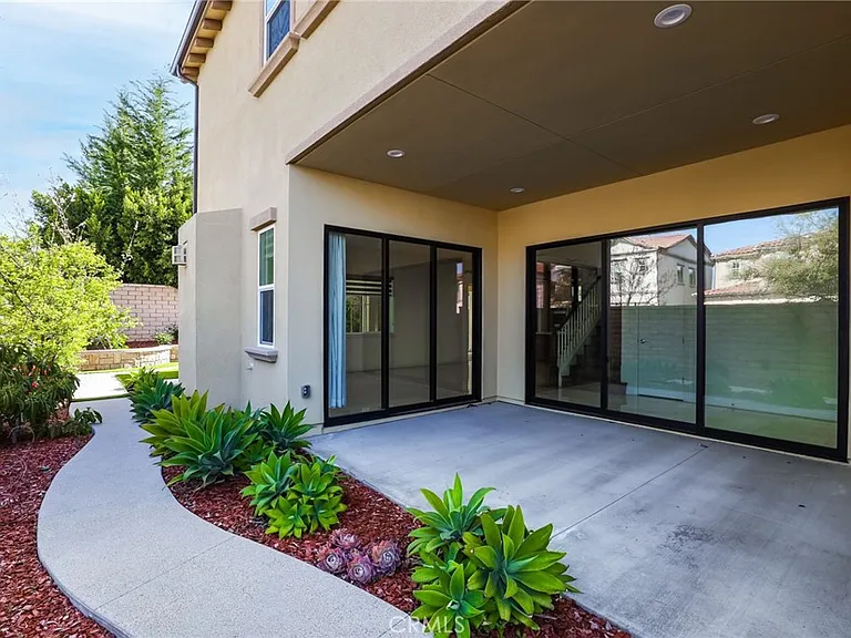 10 Verna — Photo 27