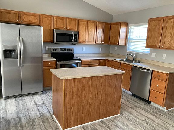 5th image of 540 Rosebud Cir