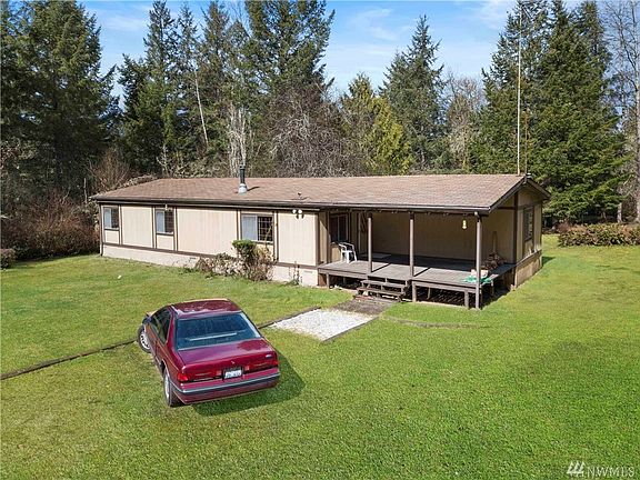 Big covered entrance/ porch for relaxing . Tons of Parking for all your Stuff ....