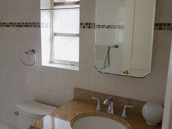 5th image of 1152 NE 167th St