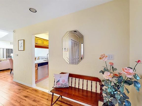 3rd image of 39 Huntley Ct