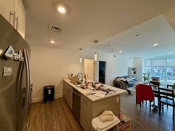3rd image of 386 Market St Unit 304