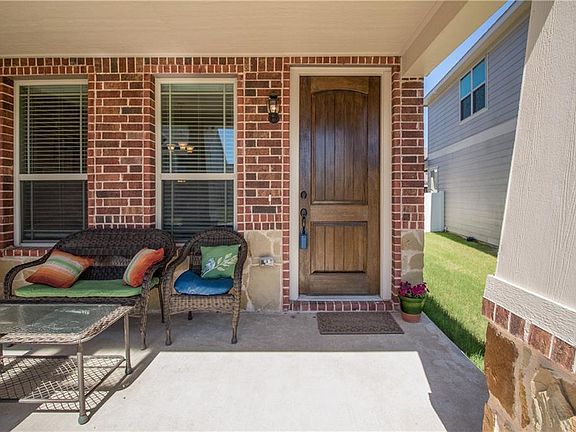 4th image of 709 Hartsfield St