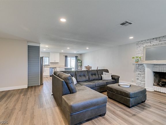 5th image of 637 Valley View Cir