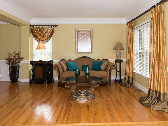 4th image of 6929 Olde Sycamore Dr