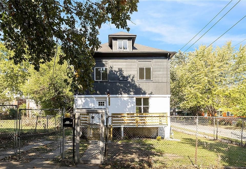 1st image of 3242 Roberts St