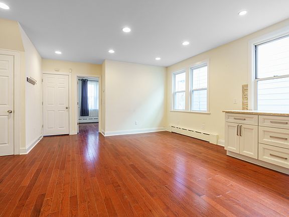 4th image of 21-21 41st St #Dp