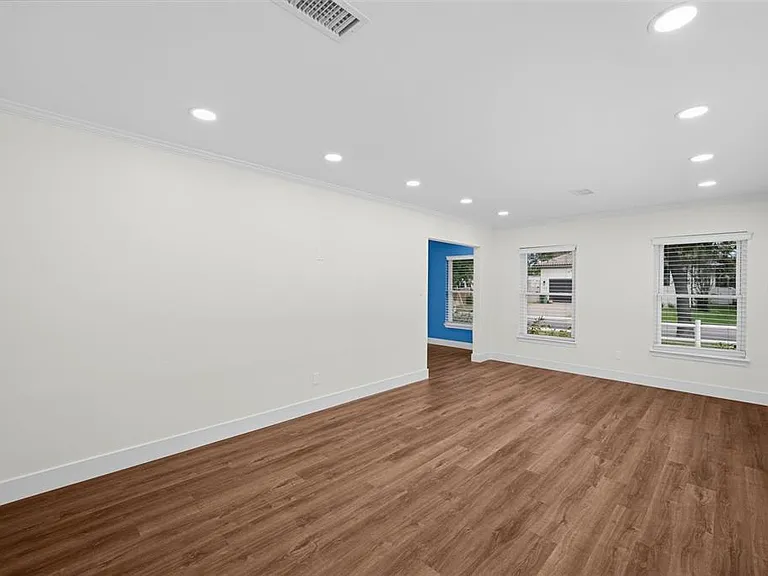 402 Erie Ave — Photo 12