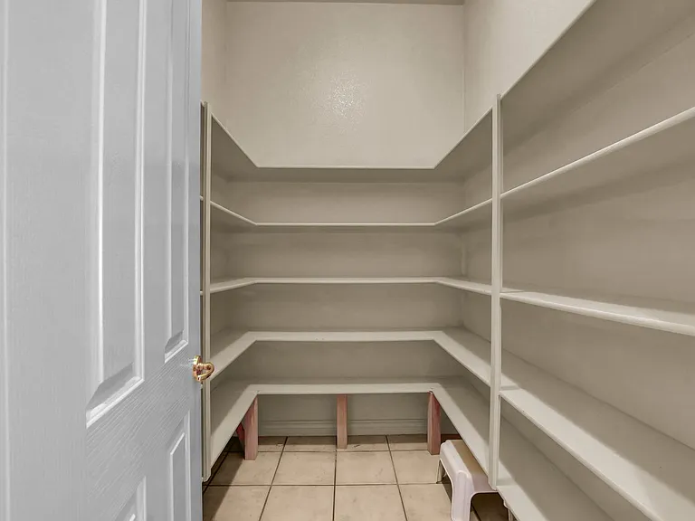 9101 Crystal Lake Ct — Photo 33