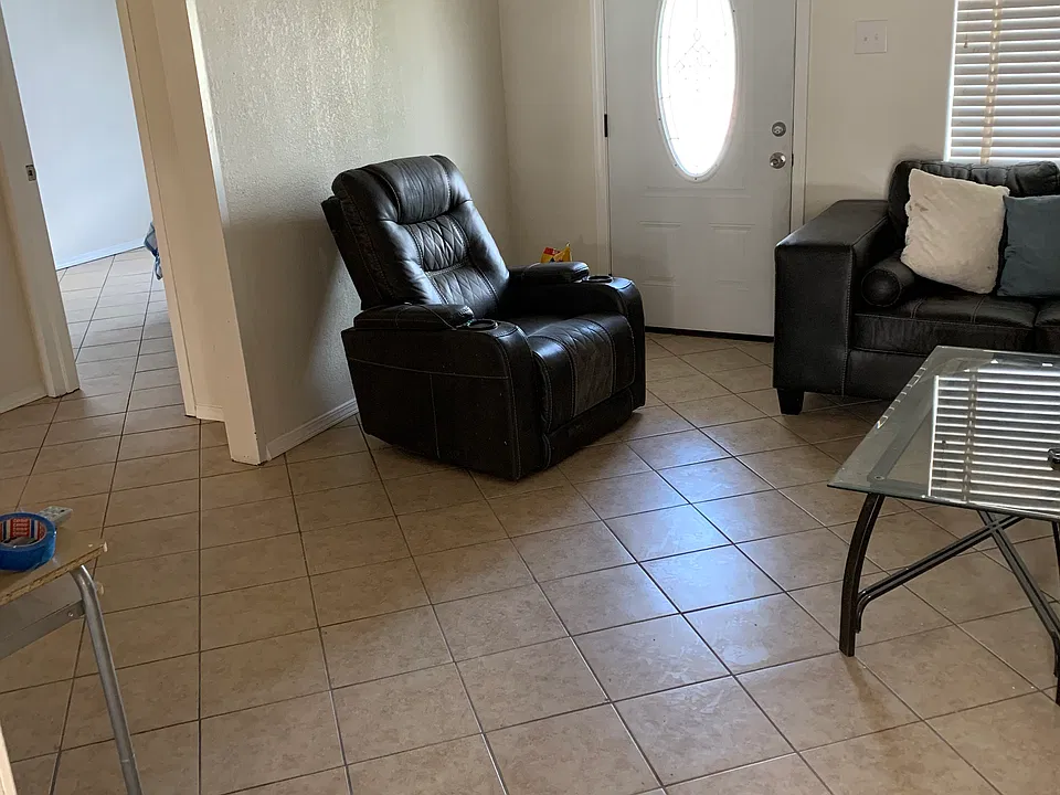 114 Las Lomitas Dr