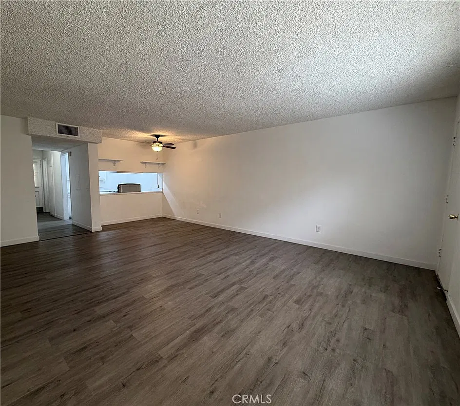 2 bed, 1.5 bath, 1200 sqft, $1,800 — Photo 3