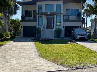 575 Carlos Cir, Fort Myers Beach, FL 33931