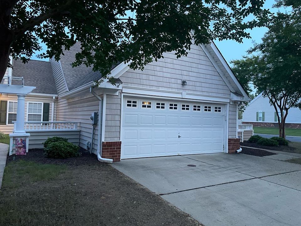 2nd image of 121 Lands End Ln