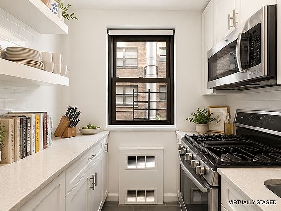 3rd image of 305 E 72nd St APT 3BN